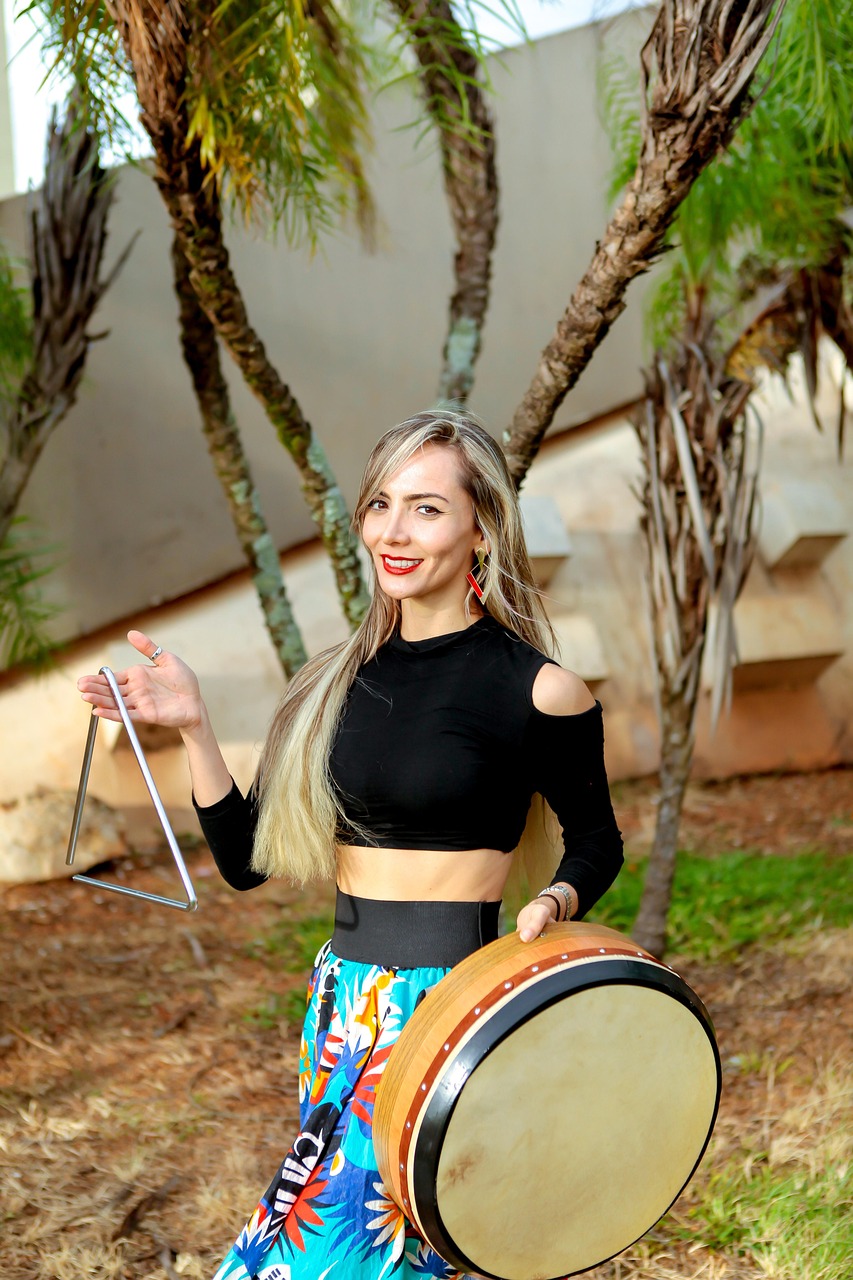 brazilianwoman, percussion, bodhrán, braziliancarnival, carnival, brazil, female, samba, woman, music, percussão, forró, mulher, musicista, musician, smiling, happy, vanessakenah, longhair, smile, blond, pretty, beautiful woman, brown music, brown smile